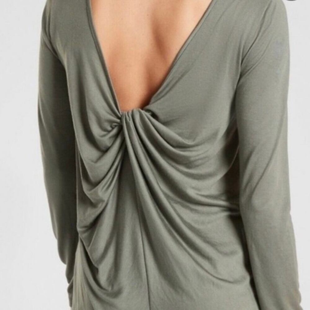 Athleta Laurel Green Waterfall Ling Sleeve Top‎ Small